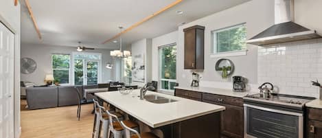 雪櫃、微波爐、洗碗機、咖啡機/沖茶器