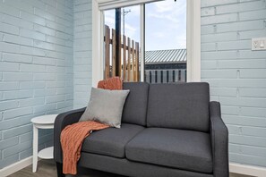 Smart TV - Incredible Central Rockaway Location, *Pet Friendly*, Patio, Walk to Beach and Downtown, Unit 3 (Rockaway Beach)