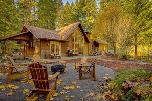 Property grounds - Spectacular Private Mountain Cabin on 6 Acres, Epic Outdoor, Hot Tub, Game Room, Pond (Rhododendron)
