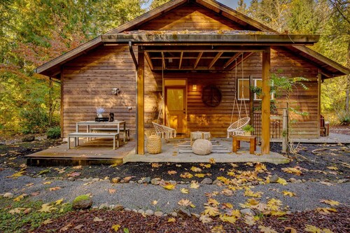 Spectacular Private Mountain Cabin on 6 Acres, Epic Outdoor, Hot Tub, Game Room, Pond