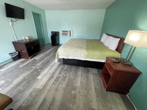 Chambre Simple Standard, 1 très grand lit, fumeur, baignoire