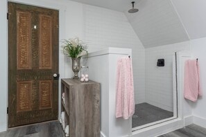 Bathtub, hair dryer, shampoo