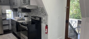 Top Floor Enchanting Cottage | Historical Charm | Chattanooga-NW Georgia | Lookout Mountain | Hiking