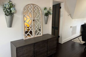 Interior - Top Floor Enchanting Cottage | Historical Charm | Chattanooga-NW Georgia | Lookout Mountain | Hiking (Wildwood)