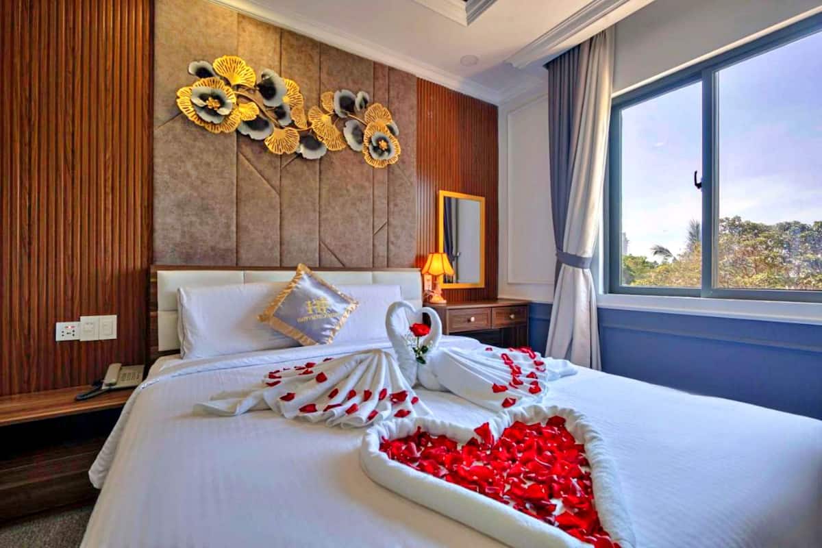 1 bedroom, Egyptian cotton sheets, premium bedding, memory-foam beds