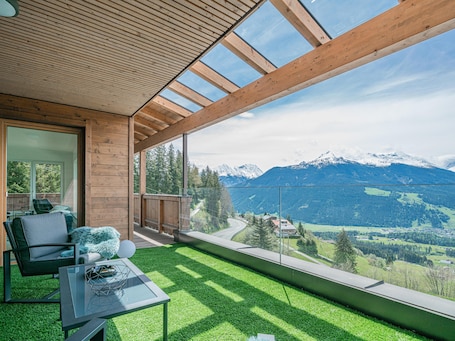 Property grounds. Luxury apartment with sauna near the ski lift