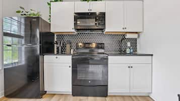 Coffee/tea maker, fridge, microwave, oven
