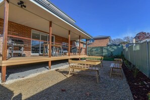 Outdoor dining - Getaway on Curran | CBD Escape, EV Plug, Firepit (Orange)