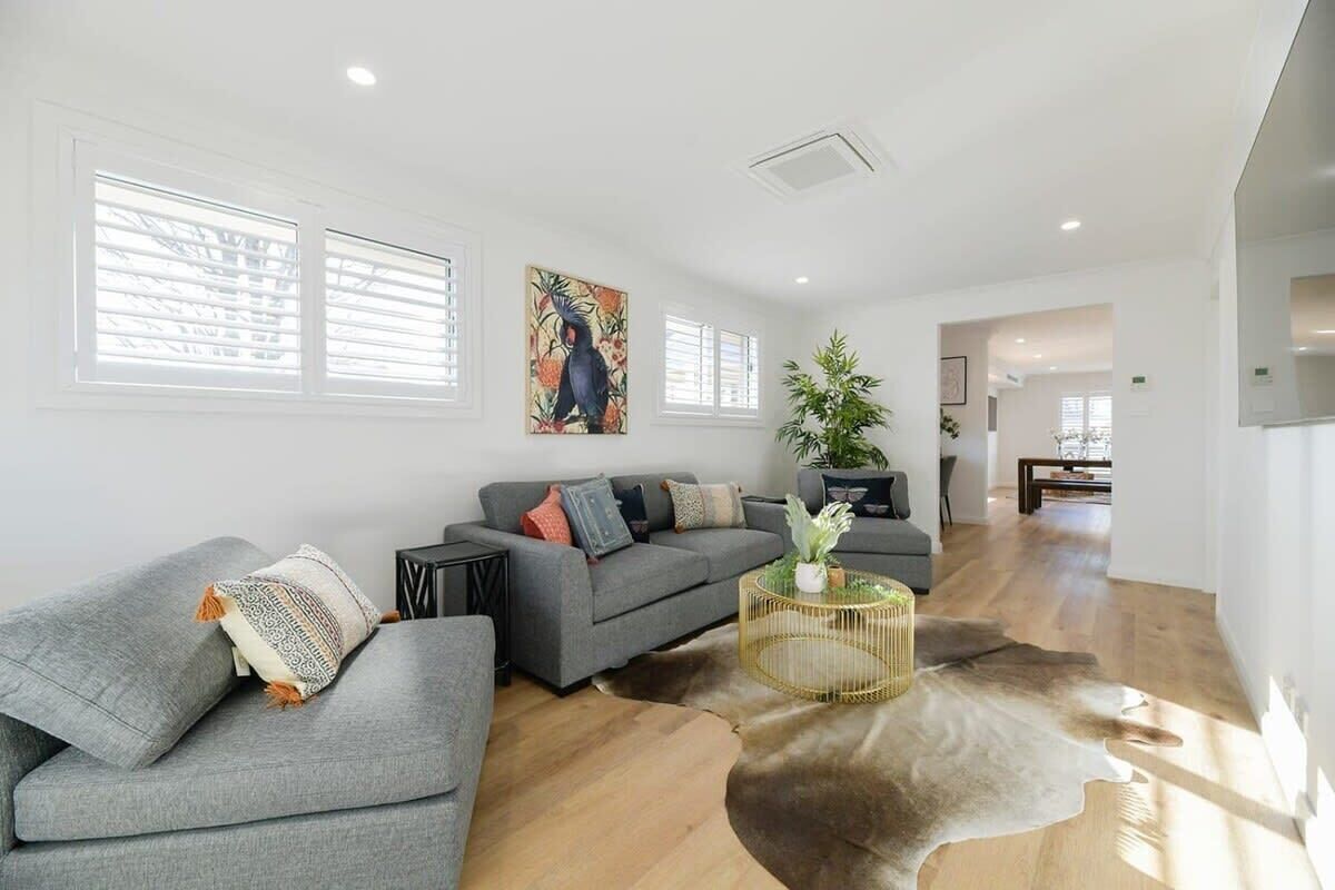 TV, Netflix, streaming services, offices