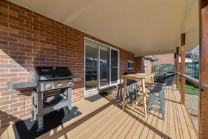 Outdoor dining - Getaway on Curran | CBD Escape, EV Plug, Firepit (Orange)