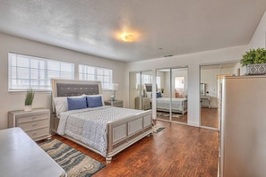2 bedrooms, desk, iron/ironing board, WiFi