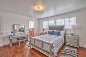 2 عدّة غرف نوم ومكتب ومكواة/لوح كي وواي فاي