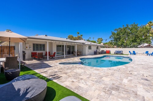 Upscale Family Gem ~ Scenic Pool ~ Game Room ~ Pkg