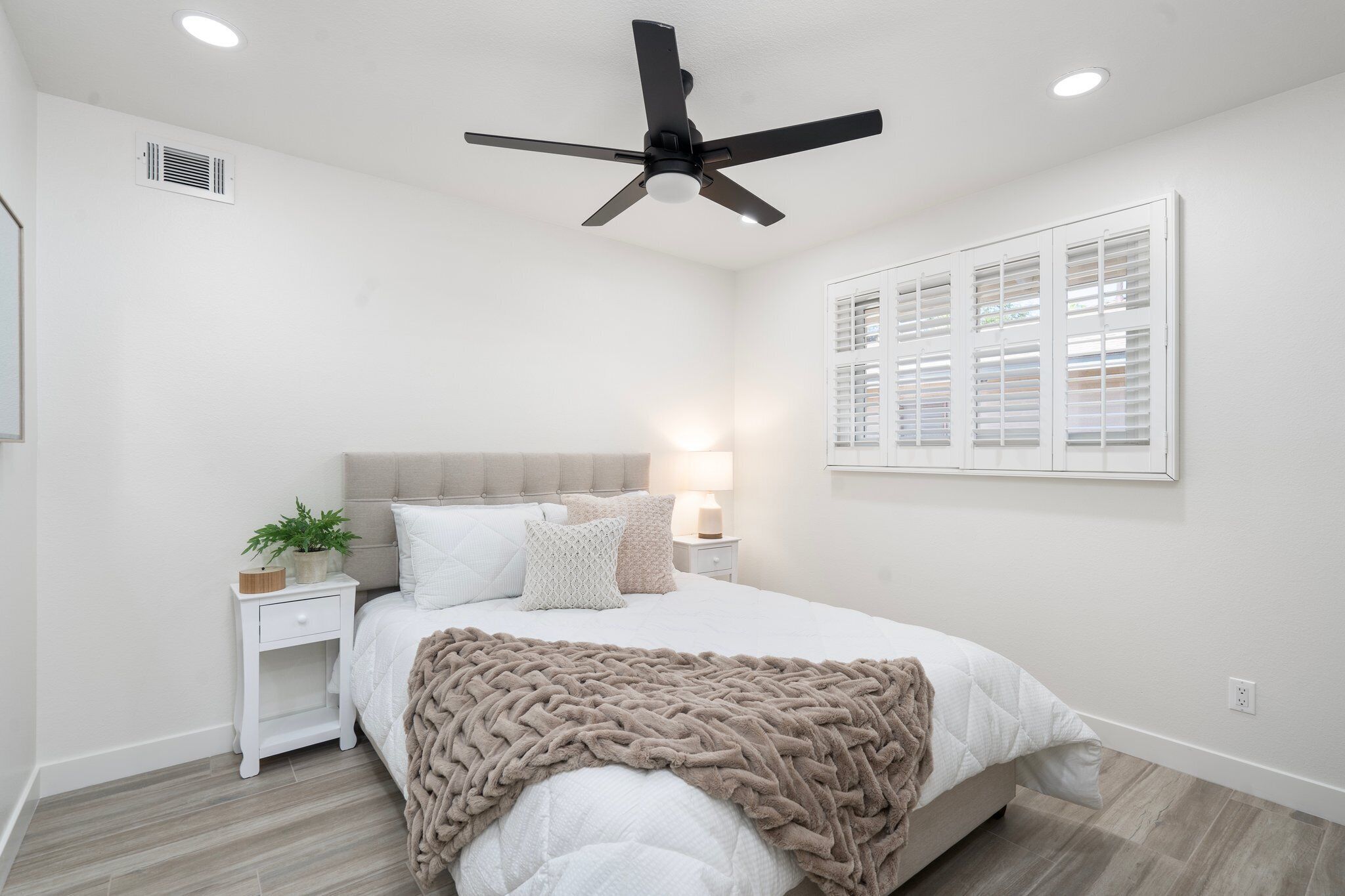 5 室のベッドルーム、アイロン / アイロン台、WiFi、ベッドシーツ