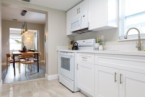 House - La Vie Boheme 1 - Relaxing Retreat w Parking (Miami)