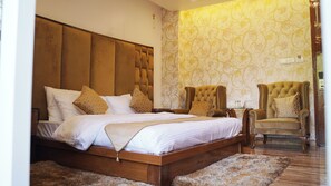 Literie de qualité supérieure, coffres-forts dans les chambres, bureau