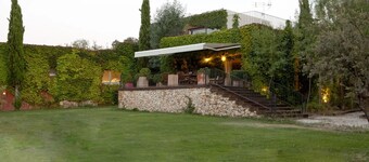 Casa Lujosa en una Finca de Toledo con Piscina y Vistas a la Sierra de Gredos