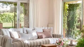 Télévision, cheminée