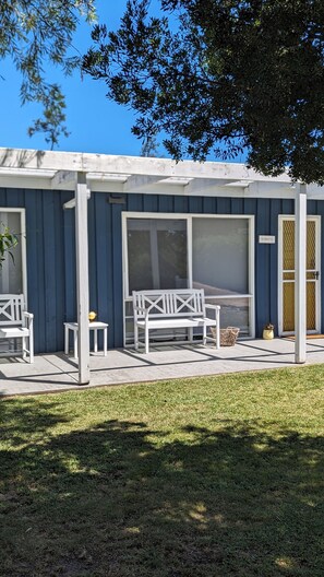 Terrace/patio - The Hidden Gem: Family/Pet Friendly with Springfree Trampoline for the Kids (Rye)