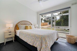 3 bedrooms, desk, iron/ironing board, free WiFi
