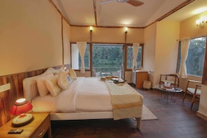 Luxury Cottage, 1 Bedroom, Lake View, Lakeside | 1 bedroom, individually decorated, individually furnished, desk