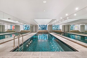 Piscine intérieure