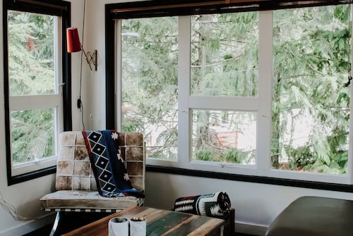 Cozy Condo with Loft |Treetop Retreat near Creekside Chairlift | Stunning Views