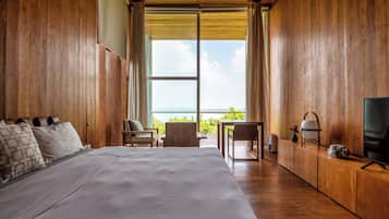 Deluxe Double Room, 1 King Bed, Ocean View | Egyptian cotton sheets, premium bedding, in-room safe, desk