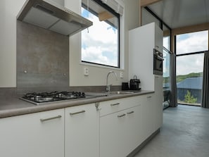 Réfrigérateur, micro-ondes, plaque de cuisson, lave-vaisselle