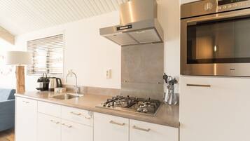 Refrigerador, microondas, parrilla de estufa y lavavajillas