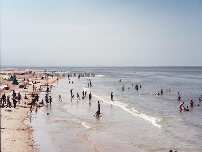 Ameland Lodge w/ Veranda