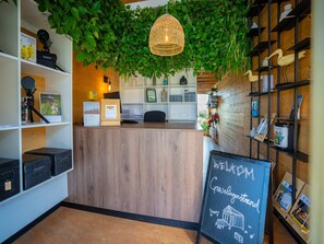 Lobby - Lakefront Retreat w/ Hammock (Ouddorp)