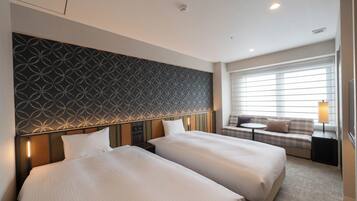 Untuvapeitot, tallelokero huoneessa, pimennysverhot, ilmainen Wi-Fi