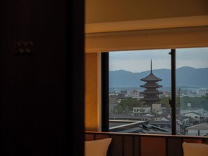 Superior Twin Room, Non Smoking (Pagoda view) | Down comforters, in-room safe, blackout drapes, free WiFi