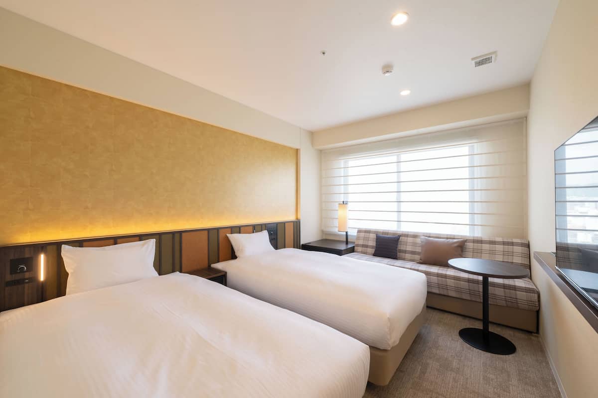Edredons de pluma, cofres nos quartos, cortinas blackout