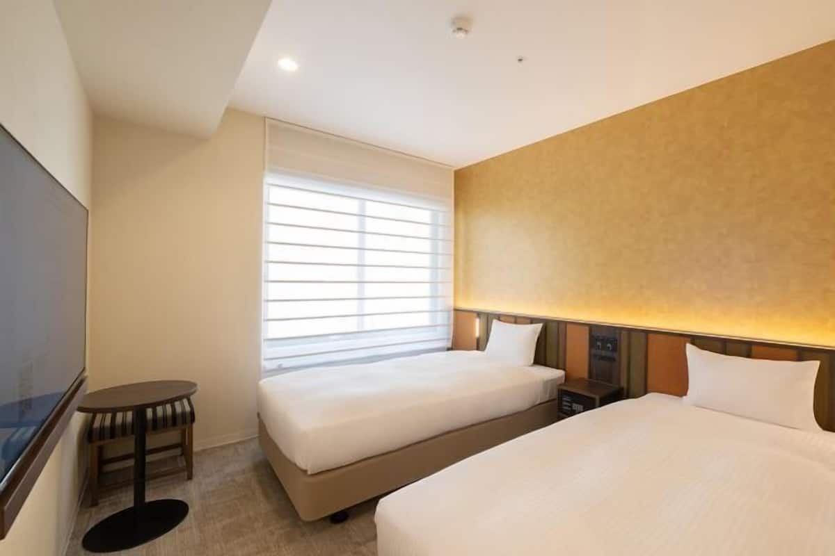 Edredons de pluma, cofres nos quartos, cortinas blackout
