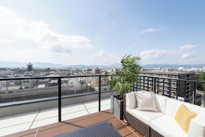 Down comforters, in-room safe, blackout drapes, free WiFi