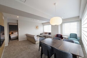 羽絨被、房內夾萬、遮光窗簾/窗簾、免費 Wi-Fi