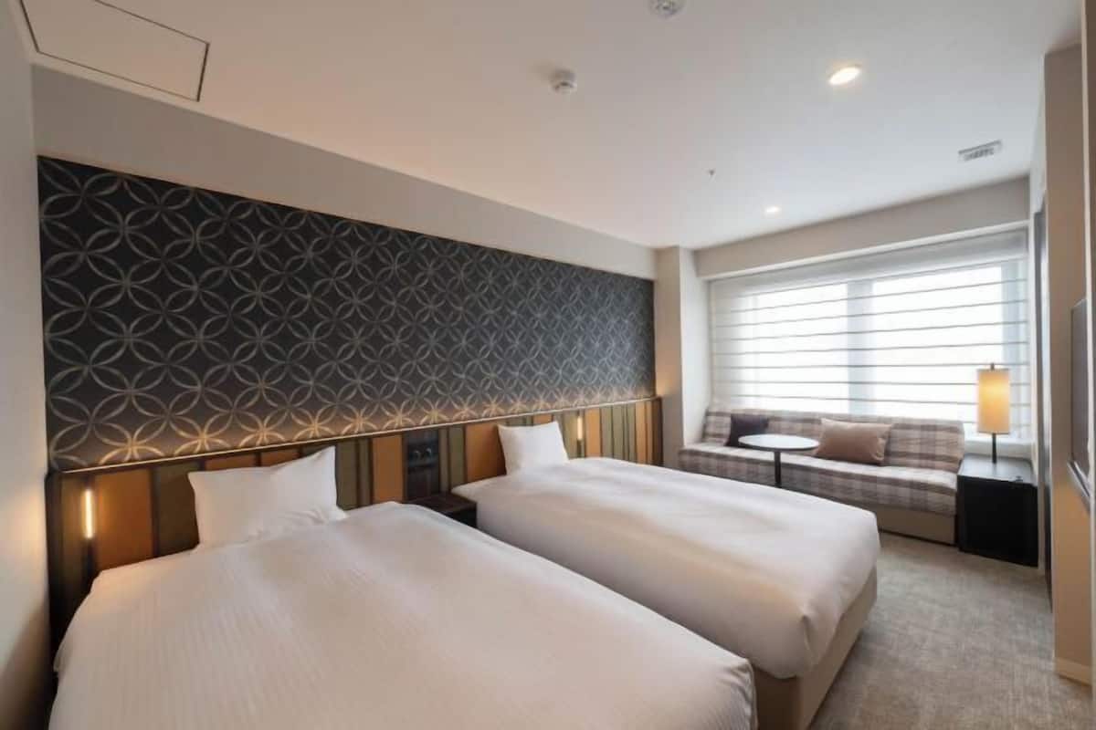 Edredons de pluma, cofres nos quartos, cortinas blackout