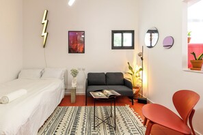 Interior - Lovely Studio Apt with Exquisite Crimson Interior near Talpiot Market (Haifa)