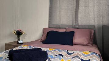 4 slaapkamers, een strijkplank/strijkijzer, gratis wifi, beddengoed