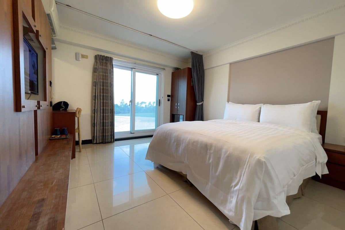 Superior Double Room | Desk, laptop workspace, blackout drapes, free WiFi