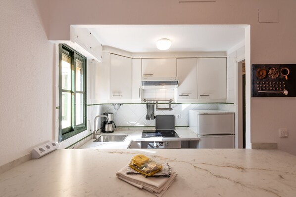 Fridge, microwave, oven, dishwasher