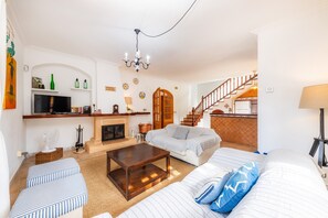 TV, fireplace
