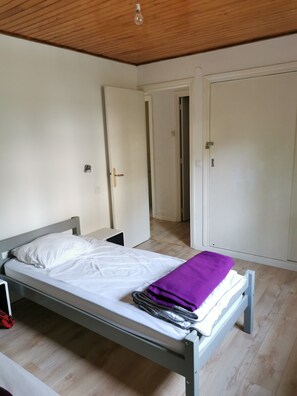 2 bedrooms - Holiday Apartment "Foun Vive" with Balcony and Mountain View (Font-Romeu-Odeillo-Via)