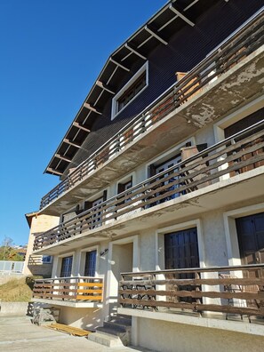 Exterior - Holiday Apartment "Foun Vive" with Balcony and Mountain View (Font-Romeu-Odeillo-Via)