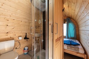 Shower, hair dryer, towels - Glamping 'Melograno' with Sea View, Wi-Fi and Air Conditioning (Tusa)