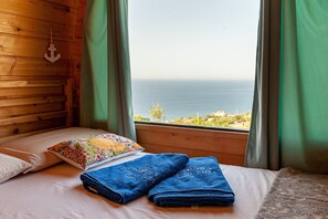 1 bedroom, iron/ironing board, free WiFi, bed sheets - Glamping 'Melograno' with Sea View, Wi-Fi and Air Conditioning (Tusa)