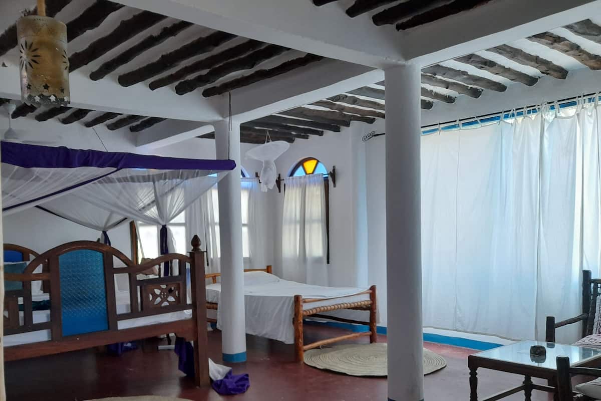 Business Double or Twin Room | 1 bedroom, down comforters, individually decorated, desk