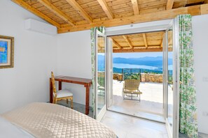 2 bedrooms, iron/ironing board, free WiFi, bed sheets - Holiday Home "Villa Maryna" with Sea View, Private Terrace, Pool and Wi-Fi (Olbia)